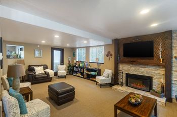 Tv lounge w/ coffee bar & wifi